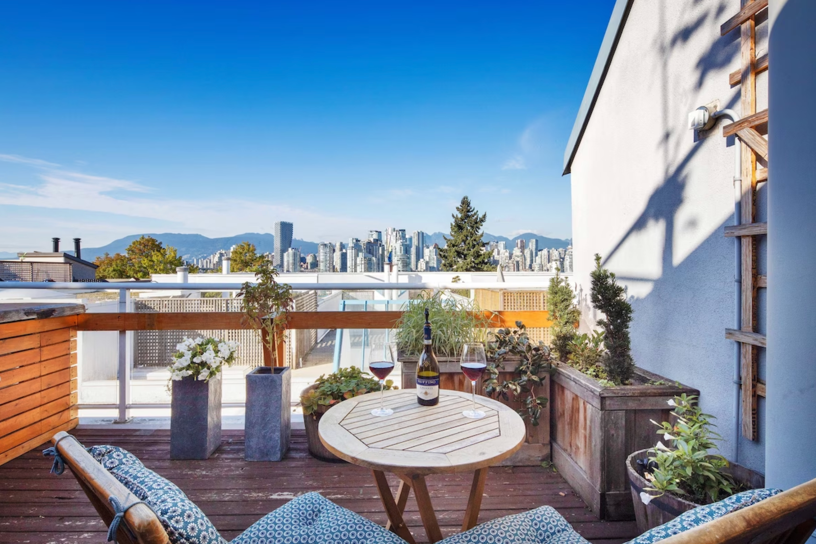 15 Best Airbnbs in Vancouver, Whether You’re There for the Nature or the Nightlife